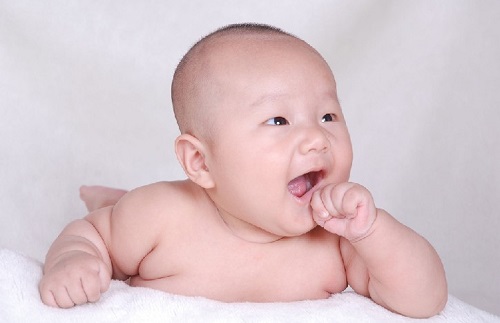 试管婴儿最大寿命是多少岁？和正常孩子一样吗？